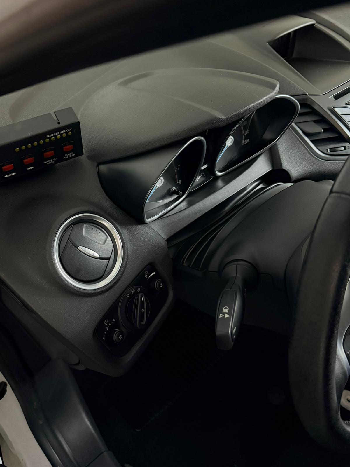 Detailing intérieur Ford tableau de bord Jumswash