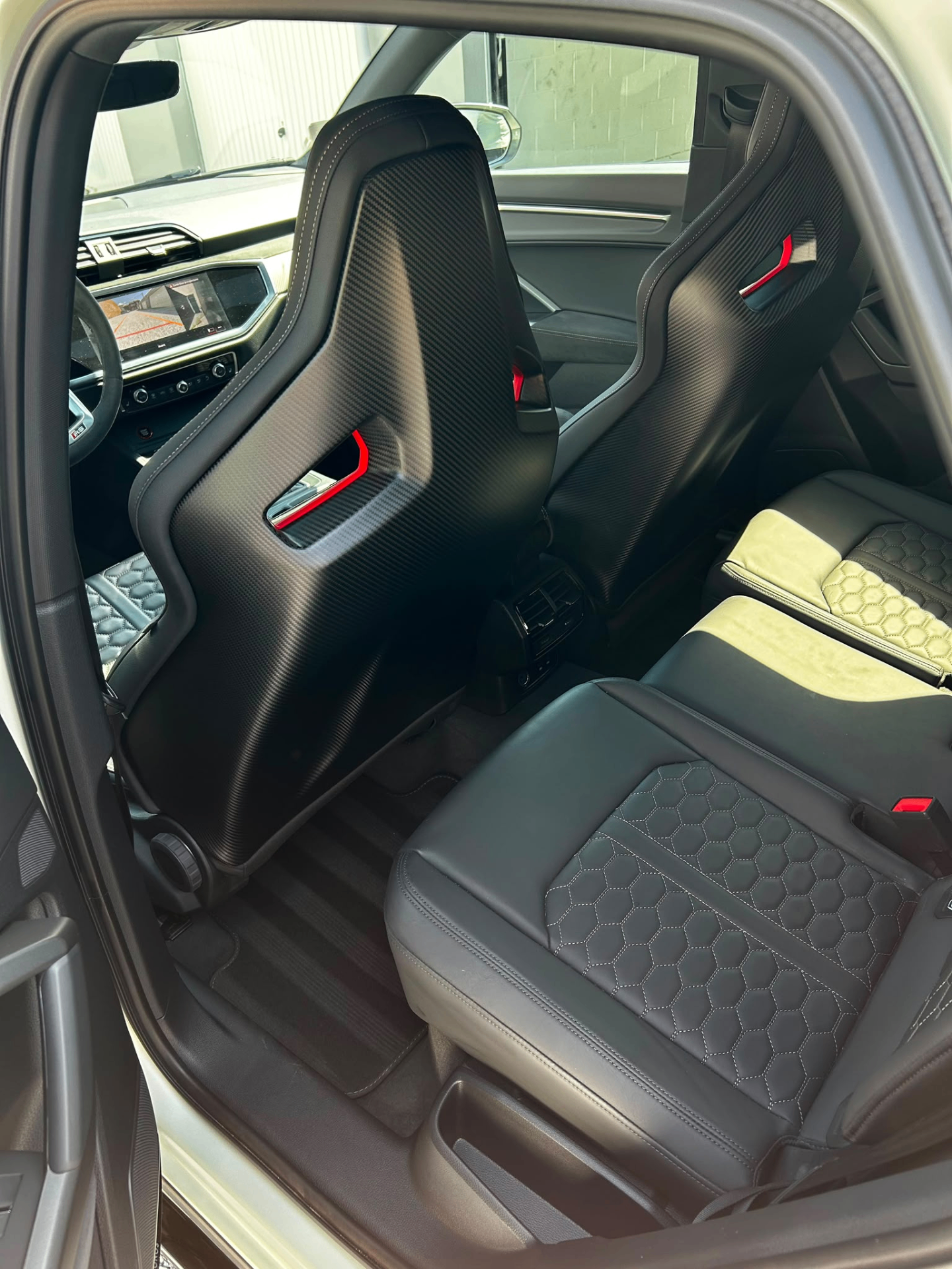 Nettoyage alcantara sièges carbone Audi RS Q3 Jumswash Charleroi