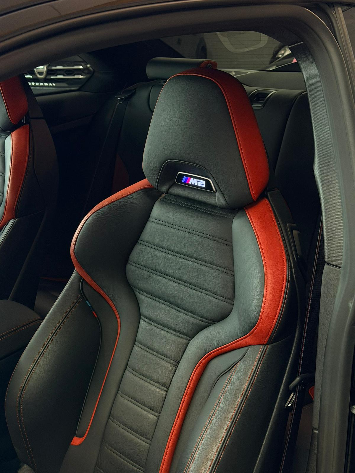 Detailing sièges cuir BMW M2 Jumswash Charleroi