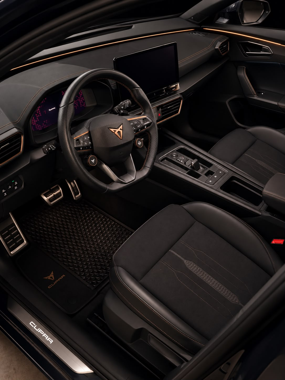 Habitacle Cupra Formentor avec sièges tissu et alcantara nettoyés — Jumswash Marcinelle